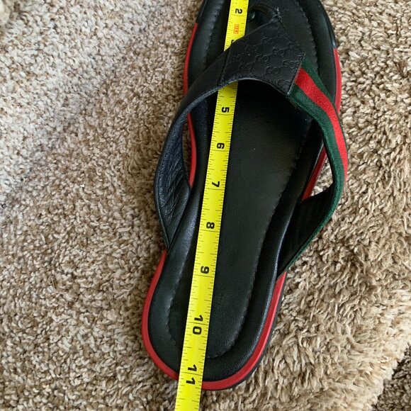 Gucci Men\'s Black Leather Thong Sandals. main image 4